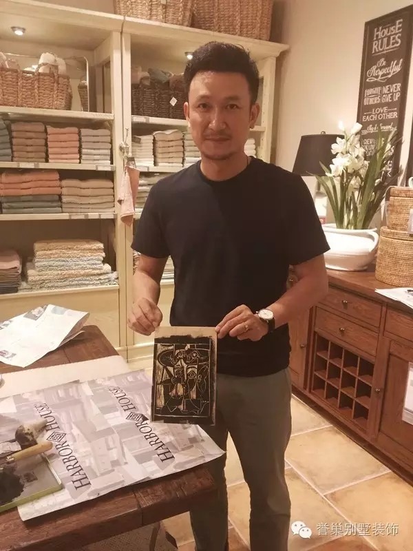 別墅設(shè)計(jì)師張春來(lái)院長(zhǎng)現(xiàn)場(chǎng)展示自己的作品