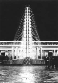 展覽會設(shè)計的高逾50英尺的噴泉圖片