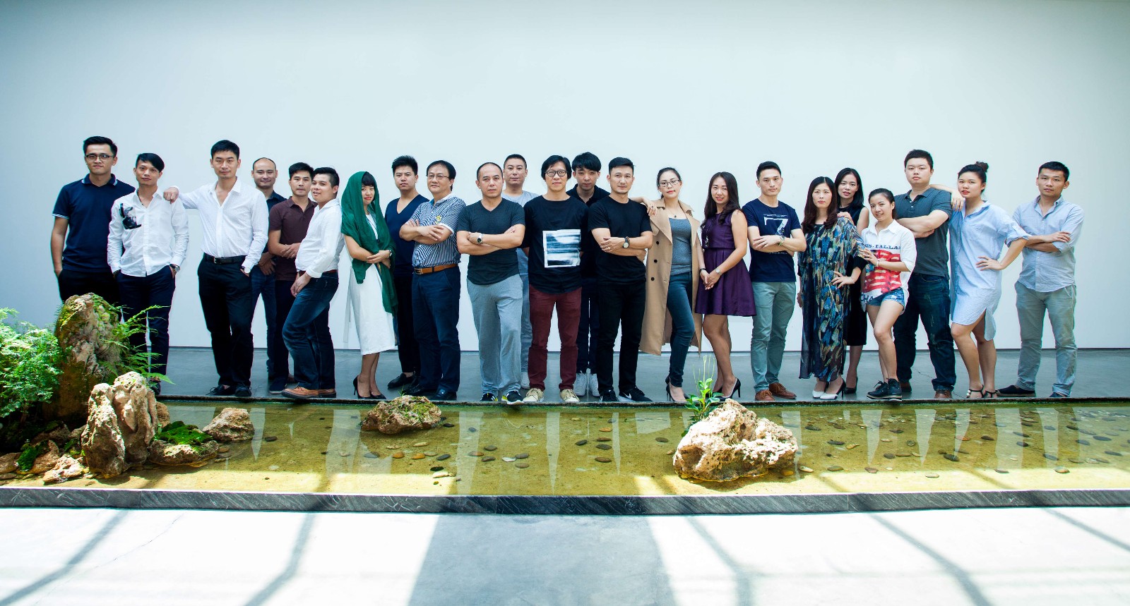 譽巢別墅裝飾設(shè)計師合照影像