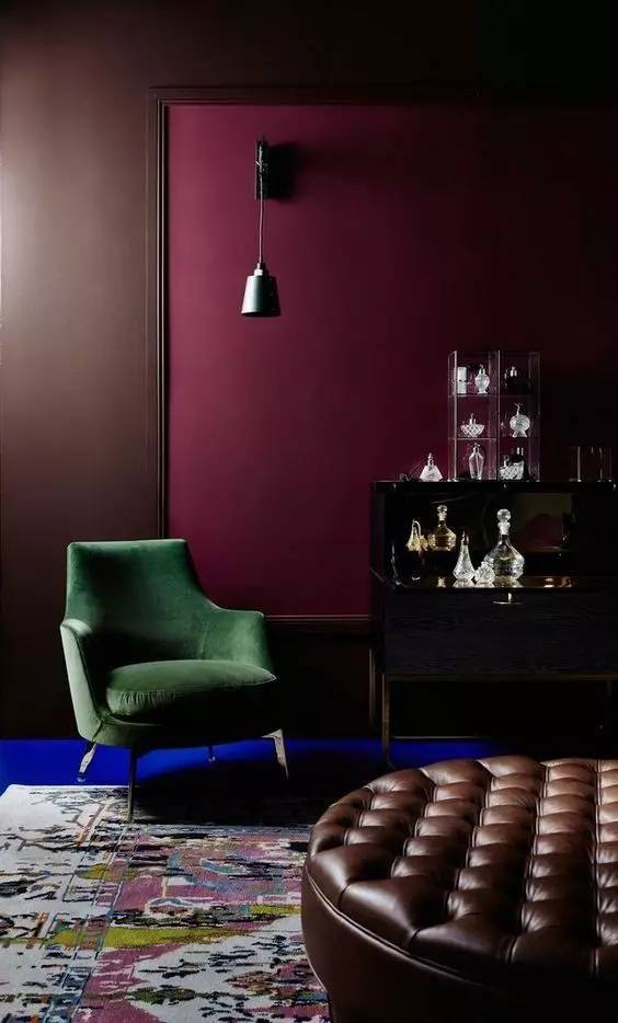 別墅配飾深色+紅色的效果圖1