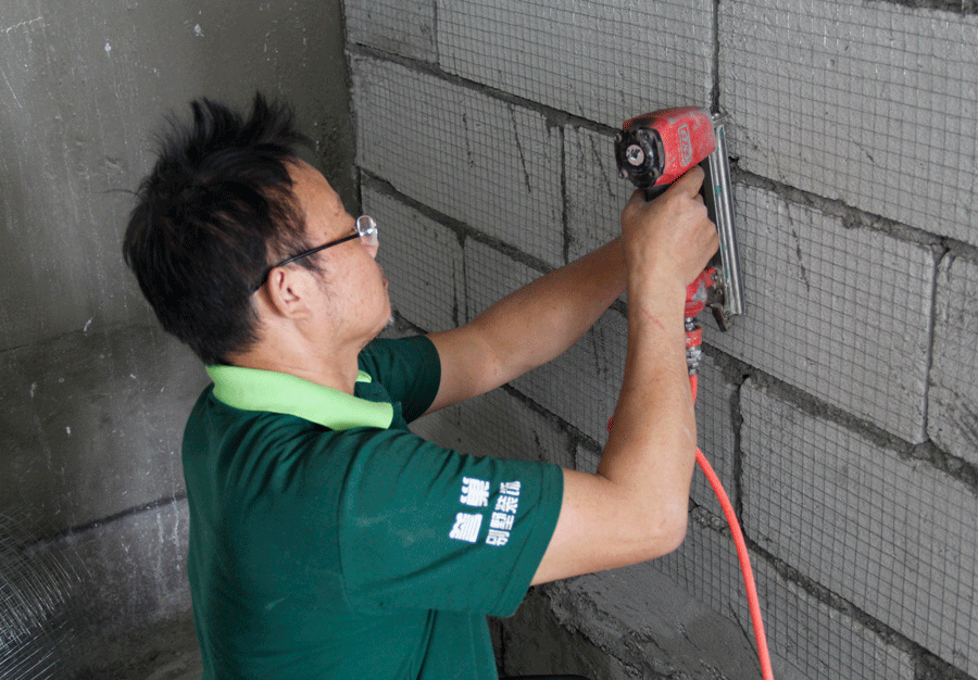 天鵝堡師傅裝修現(xiàn)場