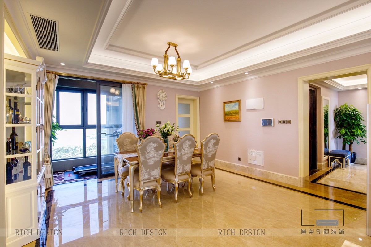 現(xiàn)代別墅餐廳裝飾實景圖