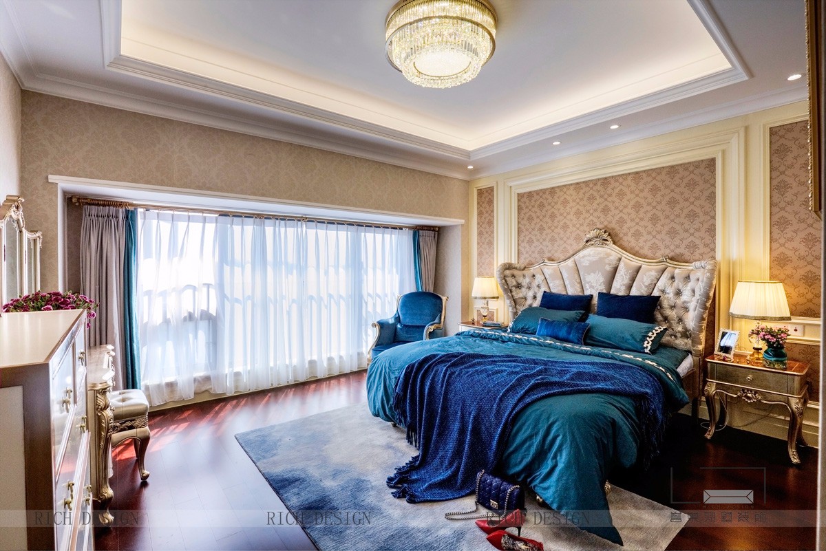現(xiàn)代別墅臥室裝飾實景圖