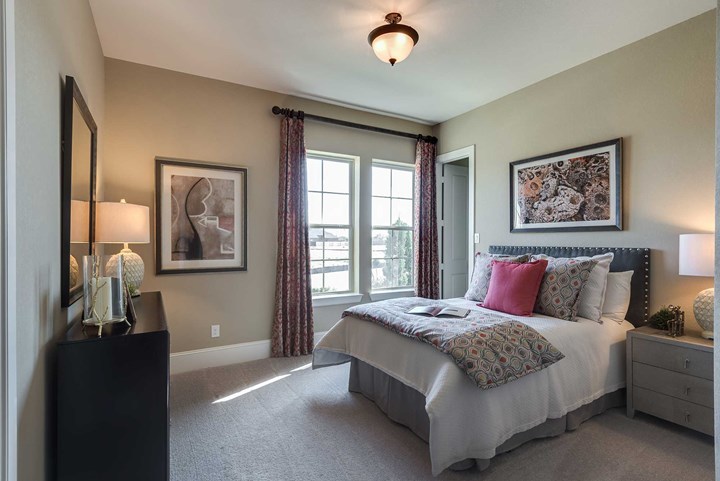 現(xiàn)代美式別墅裝修設計臥室實景圖