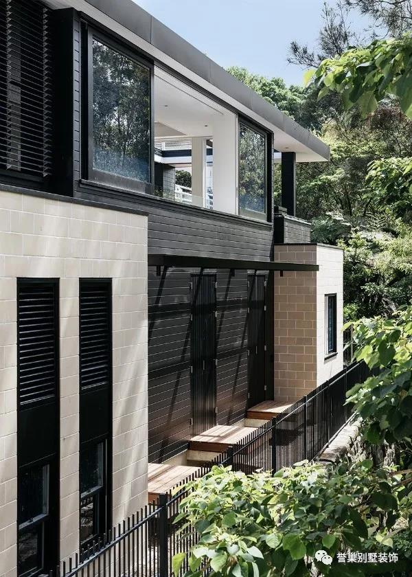 獨(dú)棟別墅裝修外觀實(shí)景圖角度二