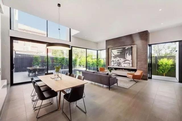 別墅裝修現(xiàn)代簡約風(fēng)格效果圖