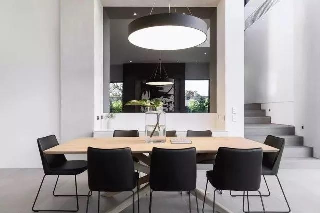 別墅裝修現(xiàn)代簡約餐廳效果圖