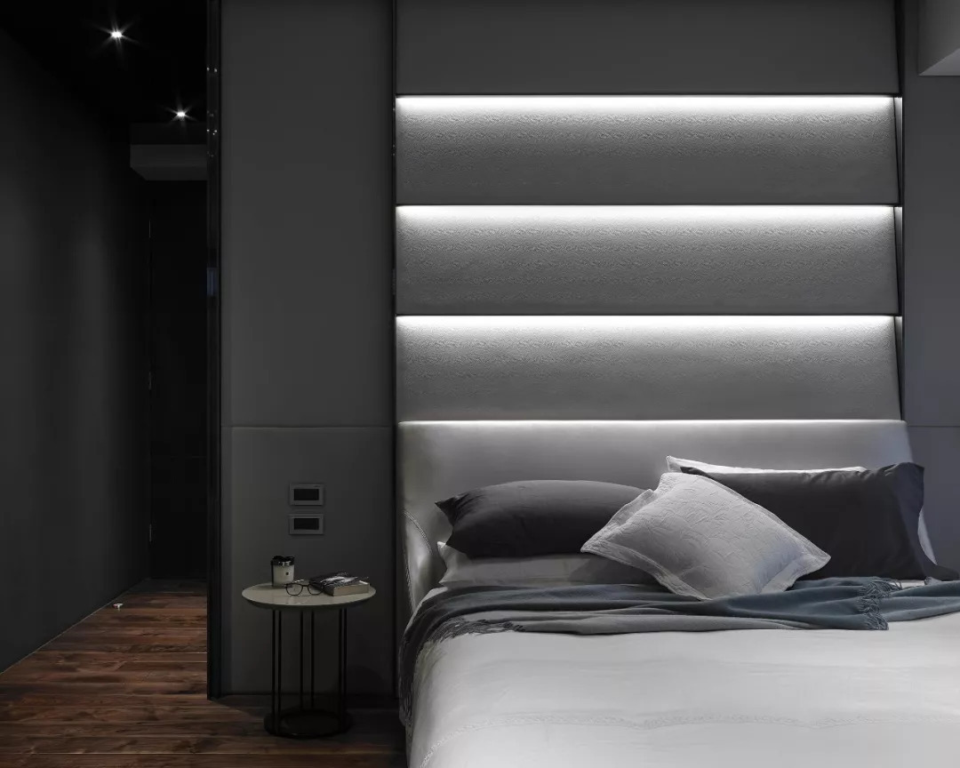 現(xiàn)代臥室裝修效果圖三