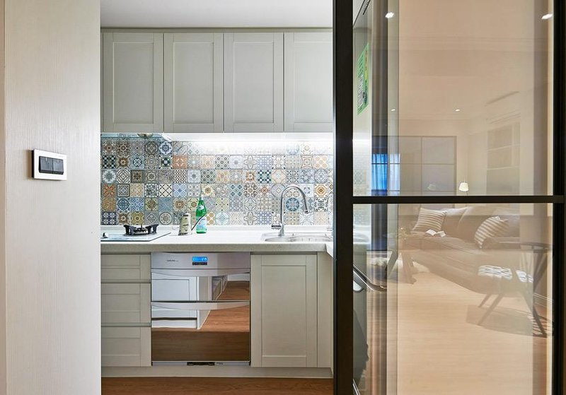 現(xiàn)代廚房裝飾效果圖